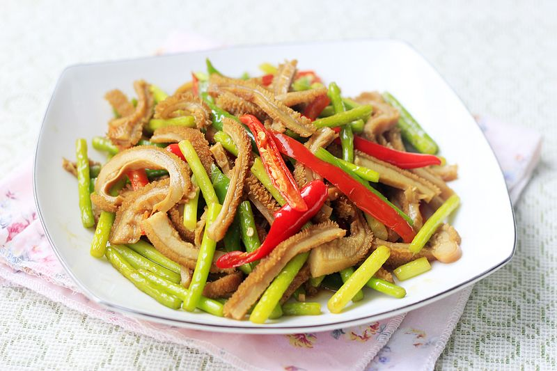 这次可可就用卤好的牛肚,做了《蒜薹炒牛肚》,因为每次买牛肚都买3