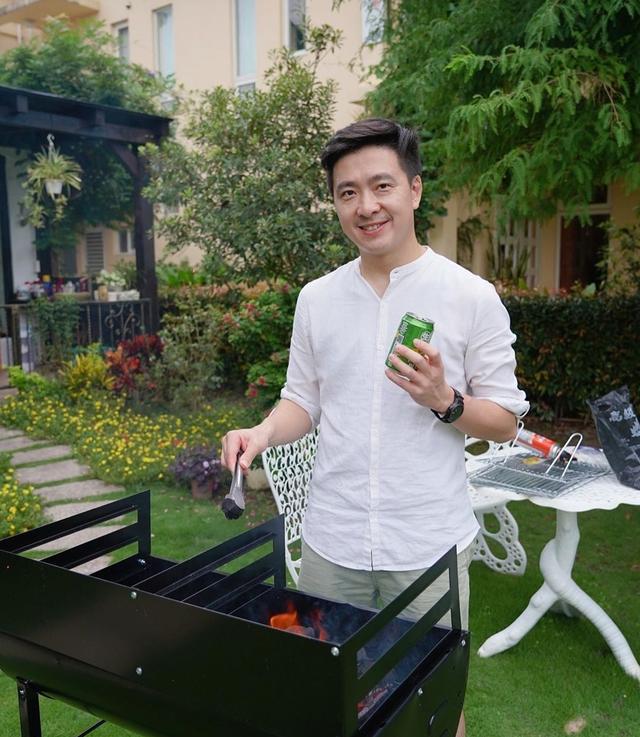 林志颖弟弟一家四口陪妈妈过节,婆媳关系非常好,妻子未现身