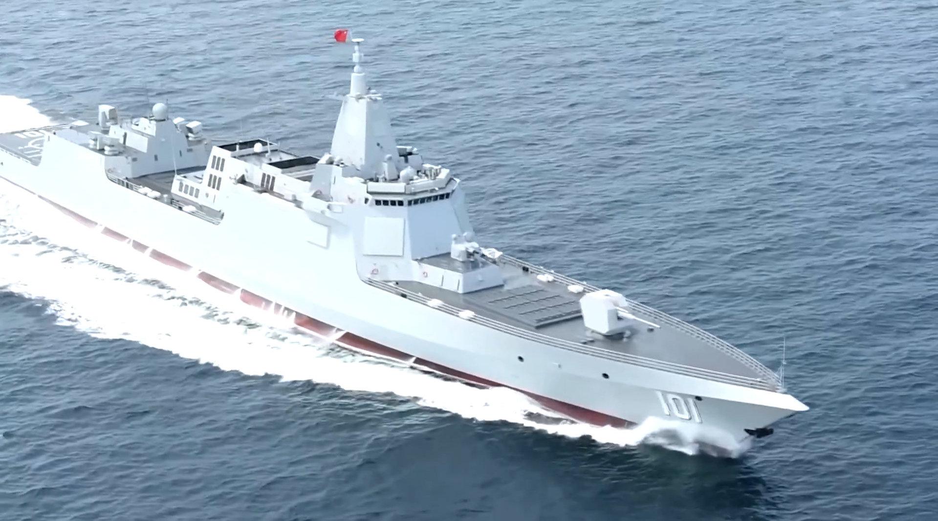 从舰头到舰尾,跟着镜头感受055万吨大驱的武器装备,霸气侧漏!