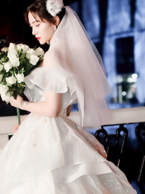 迪丽热巴婚纱照,刘诗诗婚纱照,杨幂婚纱照,看见她:女神驾到!