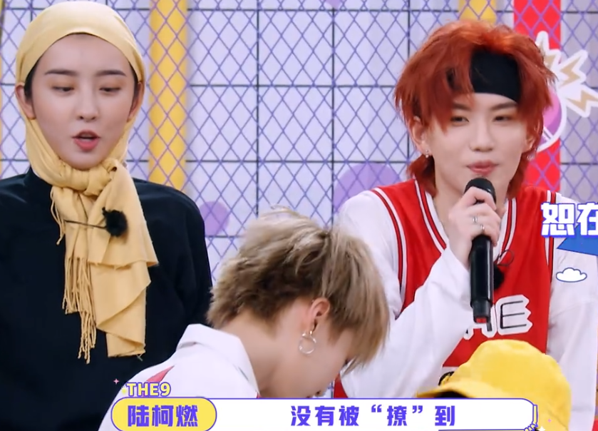 刘雨昕和陆柯燃互送情诗一个文艺范一个太甜了