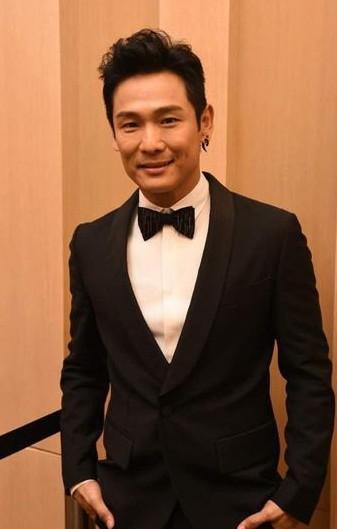 58岁杜德伟为4岁儿子庆生,娶了小24岁娇妻,比岳母年龄还大|杜德伟