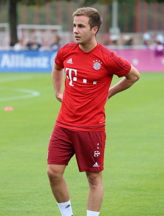 堕落的金童?28岁格策免费加盟埃因霍温,世界冠军3个月无球可踢