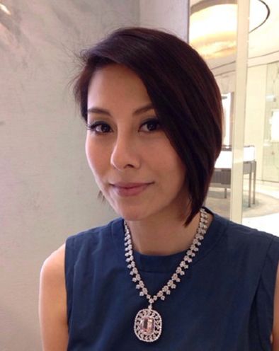 43岁的黎淑贤一边在等待爱情的来临,一边也在享受生活,从网上的生活照