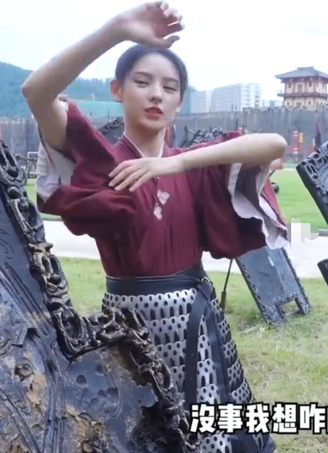 86斤的张予曦cos"花木兰",离开p图,这身段我没眼花?