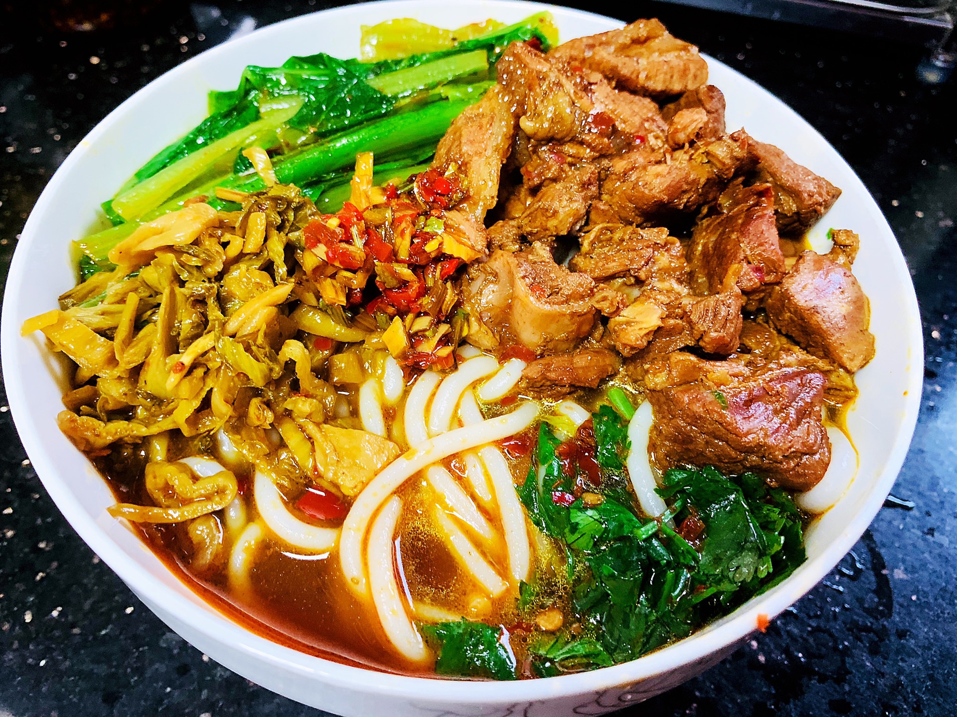 【麻辣牛腩米粉】的做法 配方,做一碗米粉,简直胃口大增!