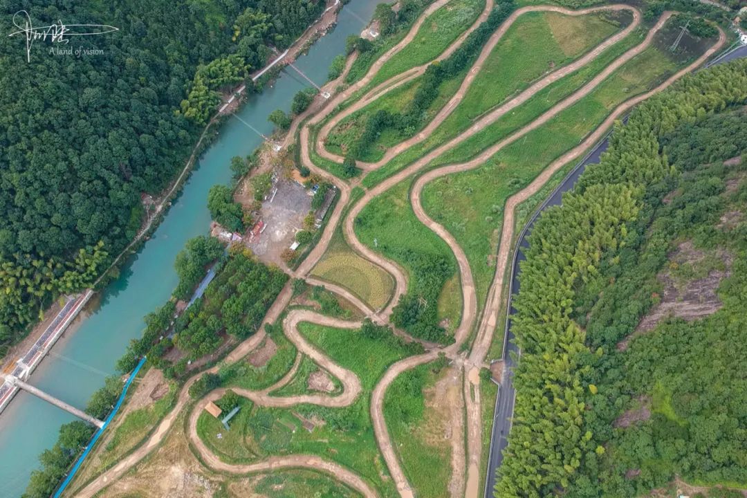 越野卡丁车于今年七月份开始对外开放,这个项目占地近200亩,赛道总长