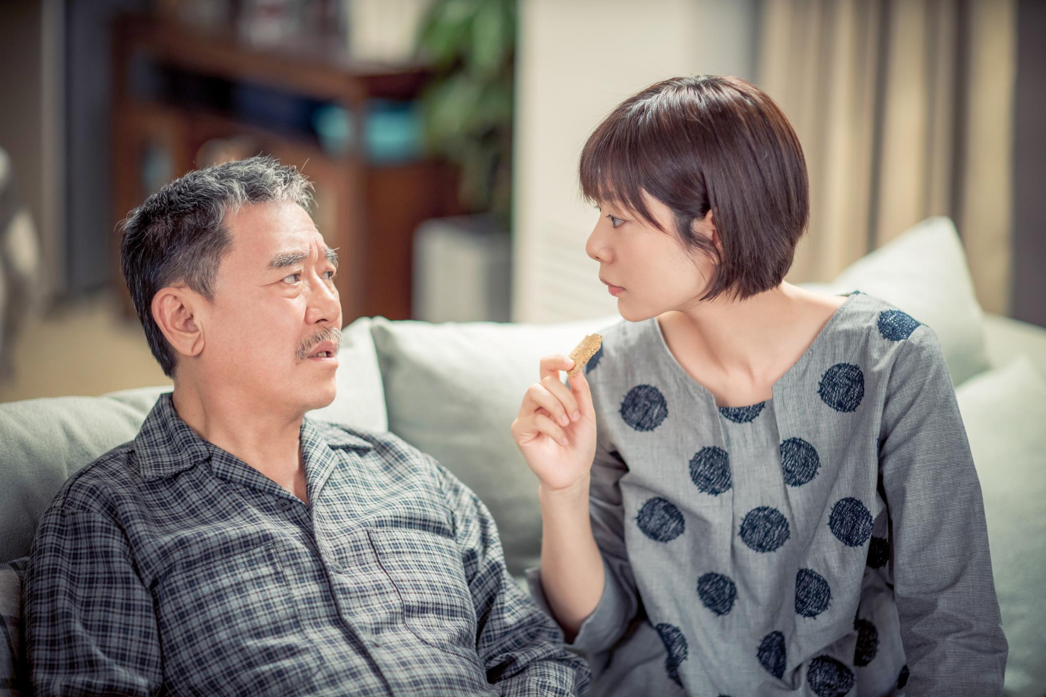 《小大夫》双节欢喜热播 王真儿反差演绎"相声喜剧人"