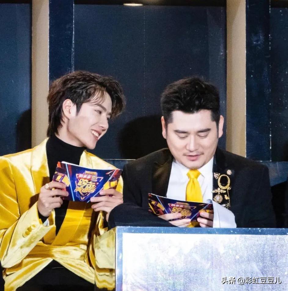 钱枫的头有王一博两倍大上热搜,小伊:我有王一博五倍大!