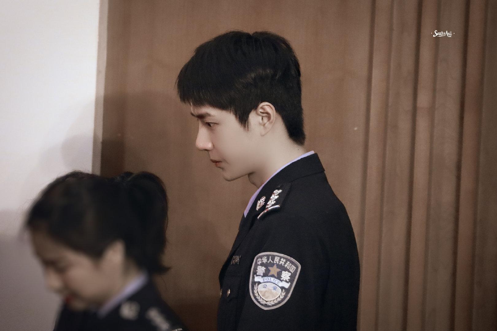 王一博!太正了!又奶又正!可以dream一下耶啵演个警察吗![打call]