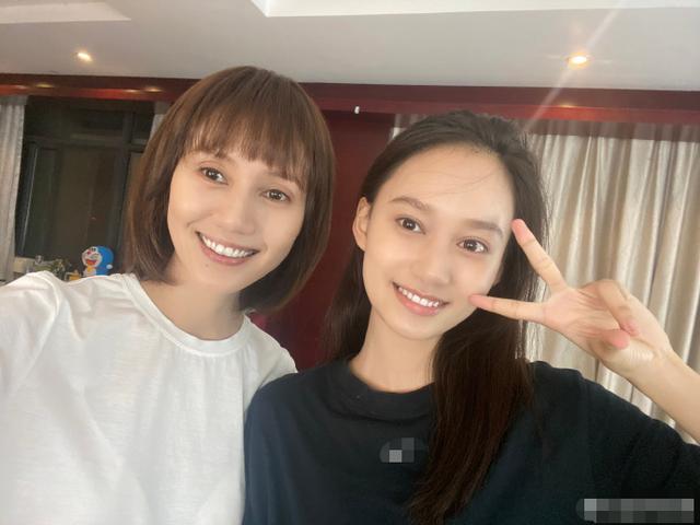 北电新生大合照曝光!张子枫打扮很不显眼,年级第一反倒星味最足休闲区蓝鸢梦想 - Www.slyday.coM 北电新生大合照曝光!张子枫打扮很不显眼,年级第一反倒星味最足休闲区蓝鸢梦想 - Www.slyday.coM