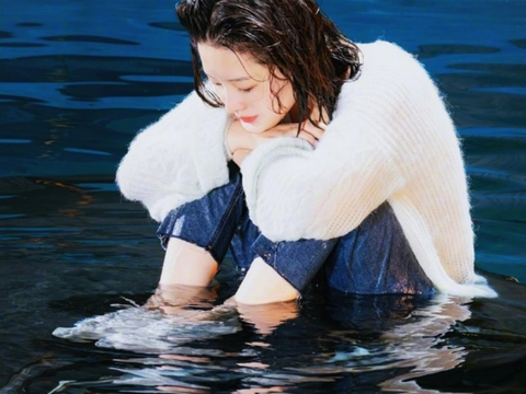 女星出水照,黄圣依神秘,迪丽热巴清新,看到倪妮:爱了!