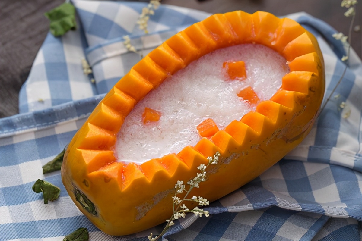 秋季干燥干冷多吃木瓜炖燕窝皮肤红润有光泽