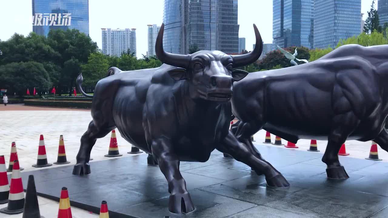 牛来了?上海陆家嘴来了三头"前进"牛