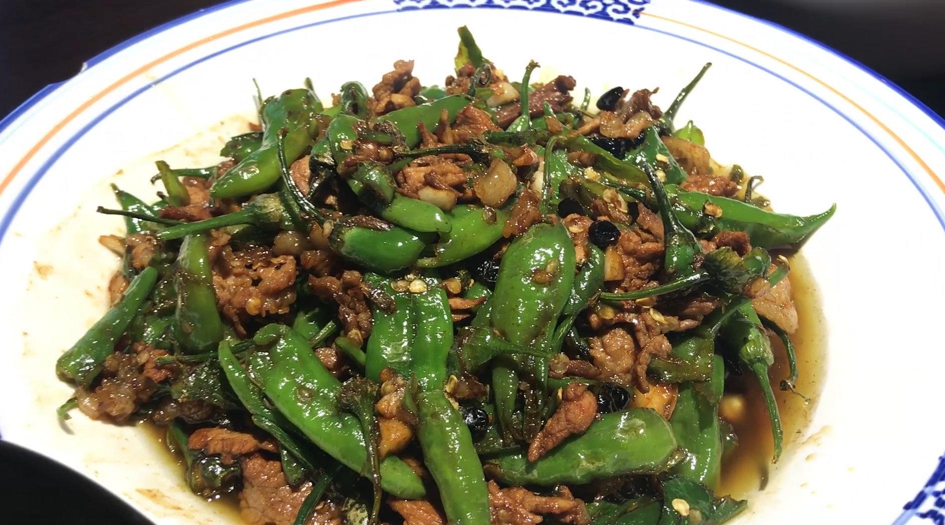 教你一道湘菜家常菜"爆辣椒",简单易学,香辣美味,越吃越想吃