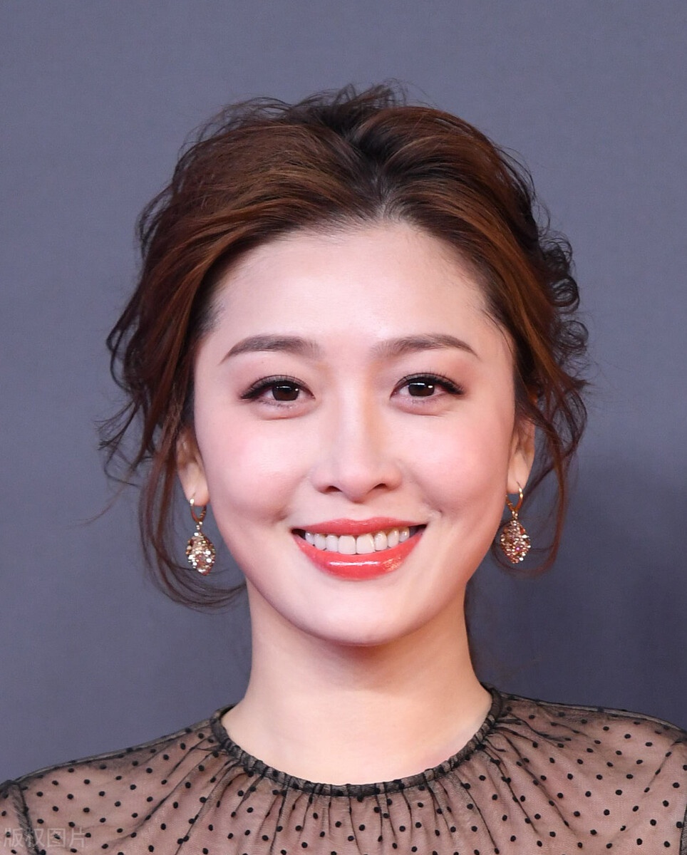 周丽淇出席活动她就是这么与众不同