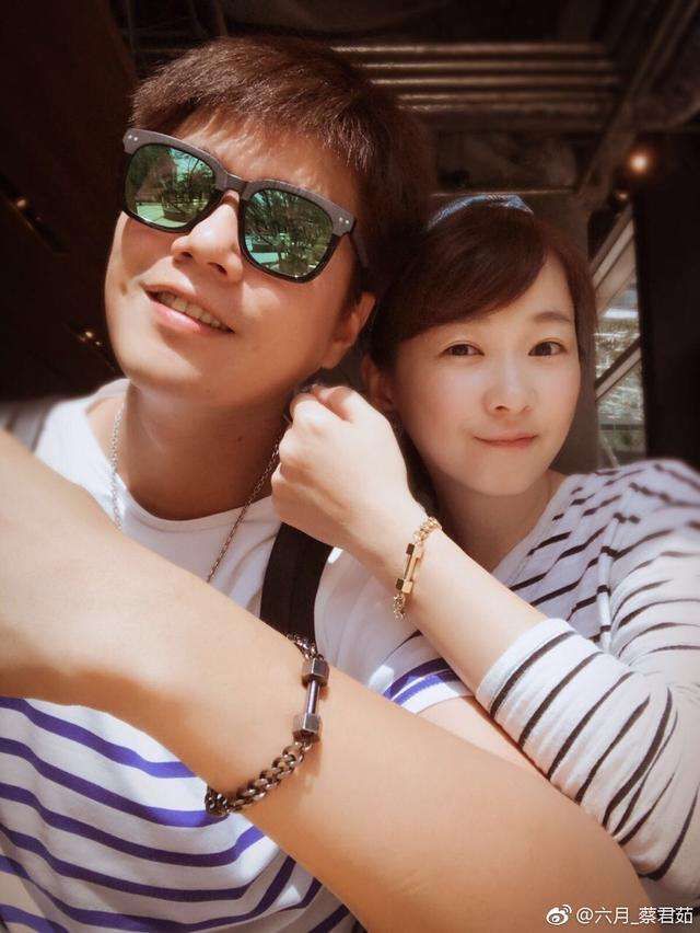 1976年的蔡君茹在35岁的时候嫁给了小她7岁的老公李翊,李翊是演员李威