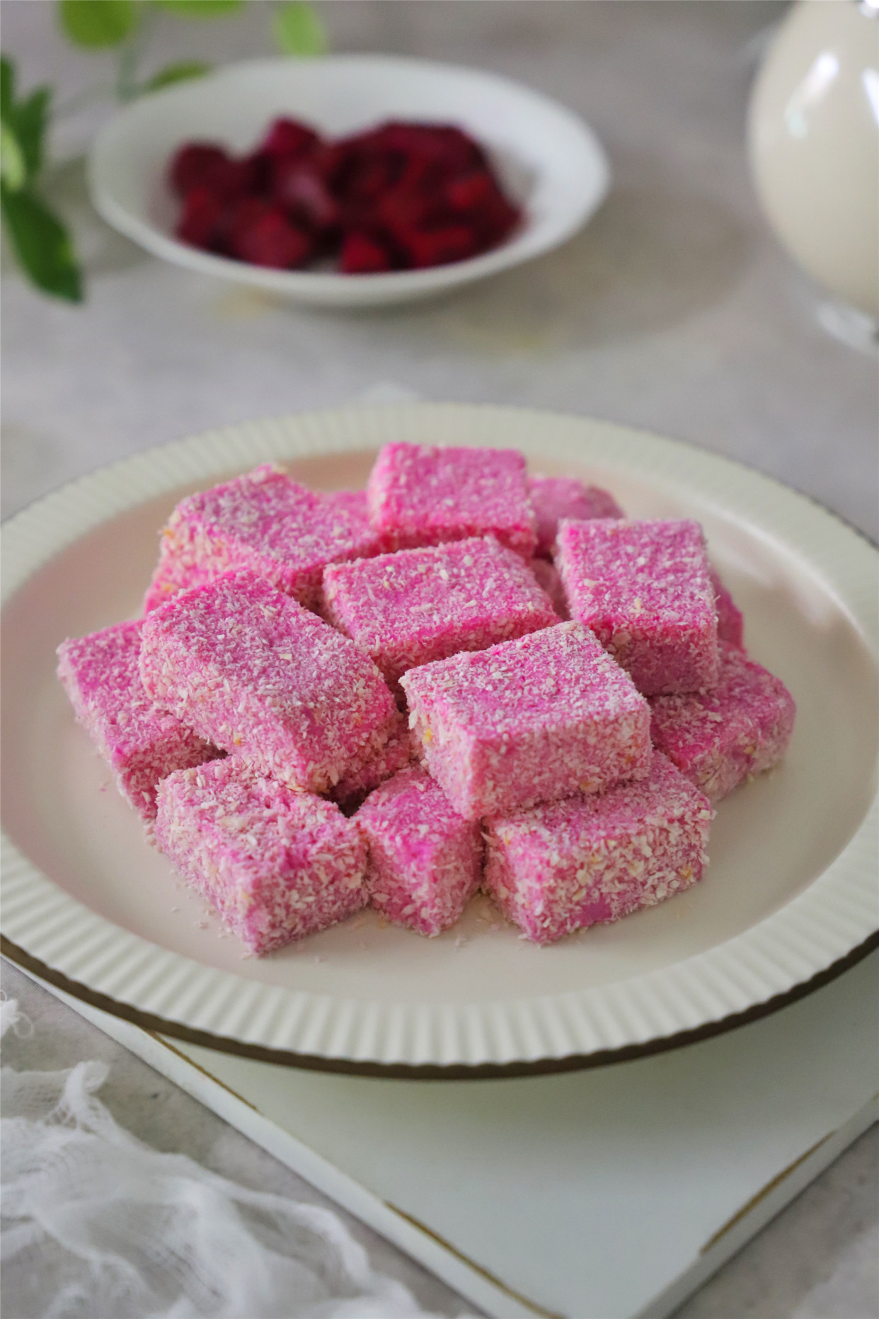 火龙果别直接吃,做成小甜点,入口即化,比冰淇淋好吃,孩子最爱