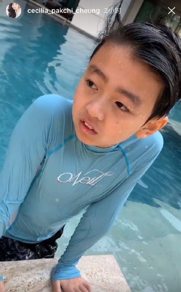 和大儿子形成鲜明对比|张柏芝|谢振南|谢振轩_新浪新闻