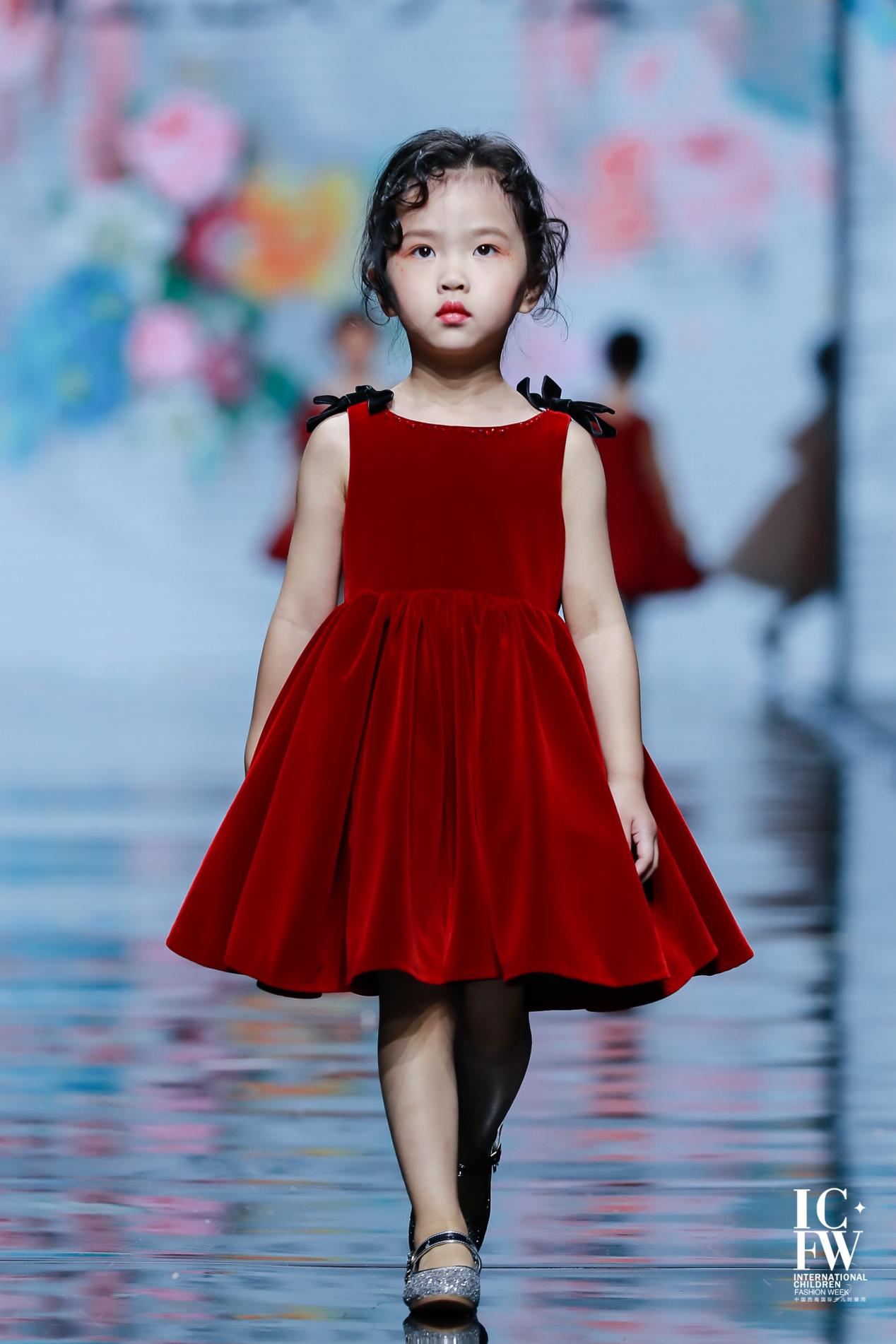 相约秘境花园,红鼓小爱亮相2020西南国际少儿时装周