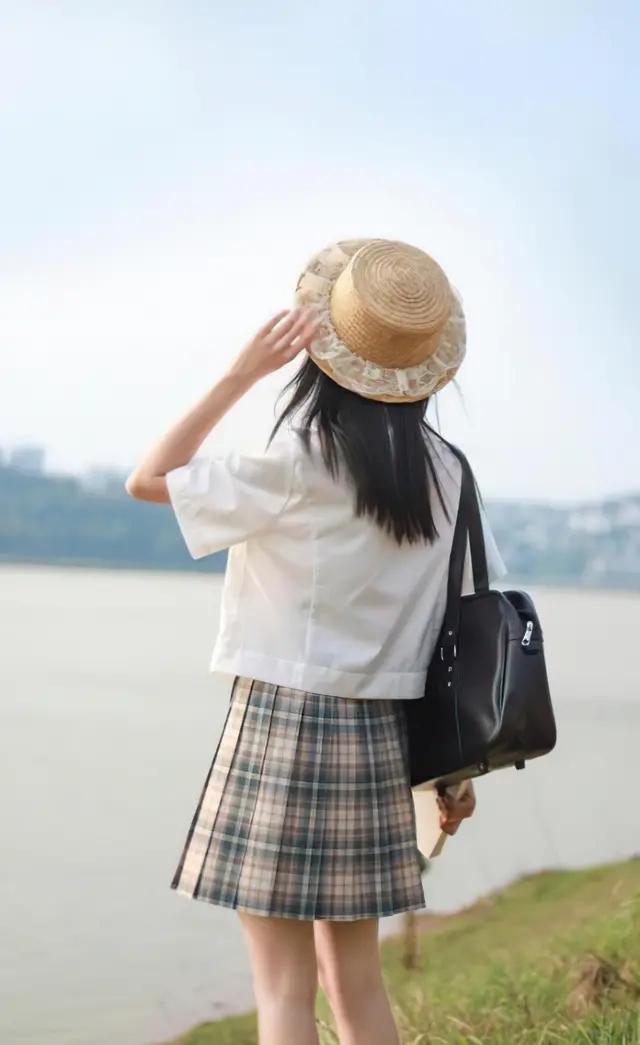 "这爱情我守得易毁得",爱你痛彻心扉,也可以潇洒转身的星座