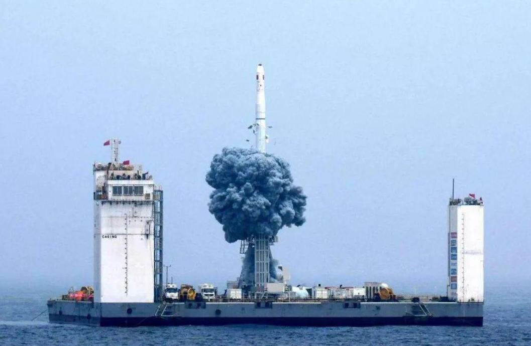 1982年,中国首次水下运载火箭发射,摄影机拍下这一幕!