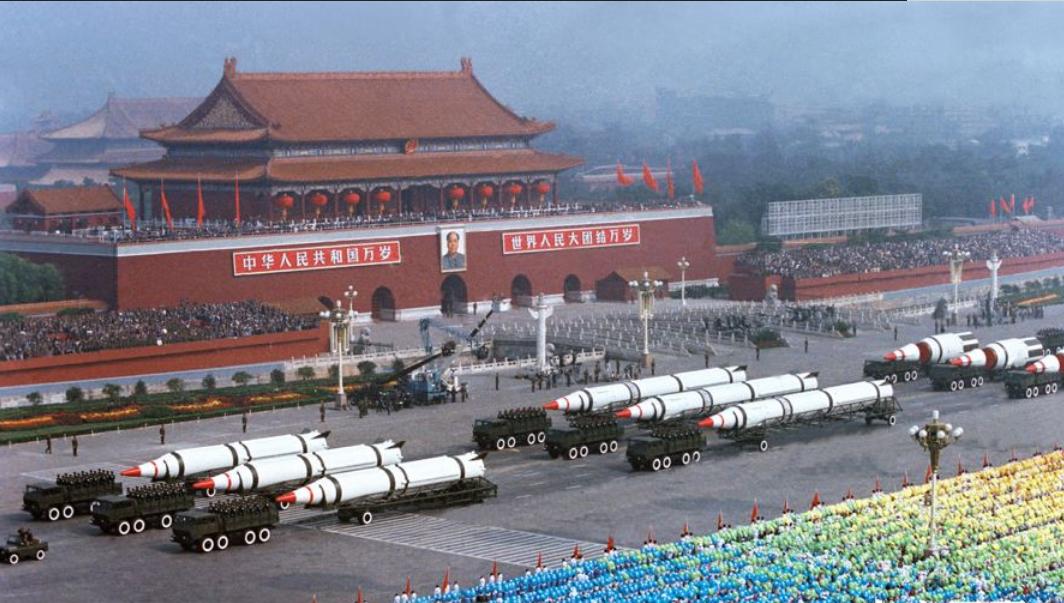 1984年阅兵式,东风5型洲际导弹首次亮相,引起世界性轰动