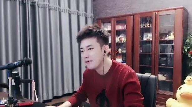 歪歪鱼和发哥是一类人都是yy商人做公会赚到钱的神豪