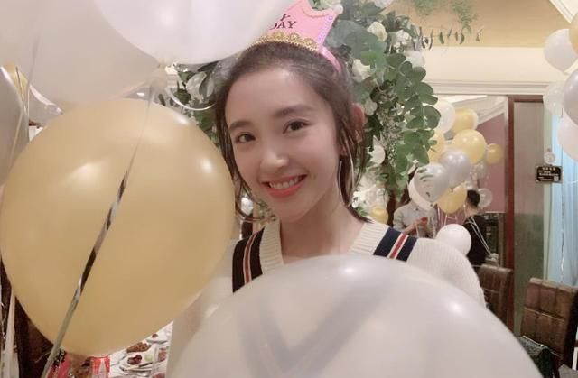 大家可能都会想到张若昀,两个人现在已经结婚了,而且唐艺昕也怀了宝宝