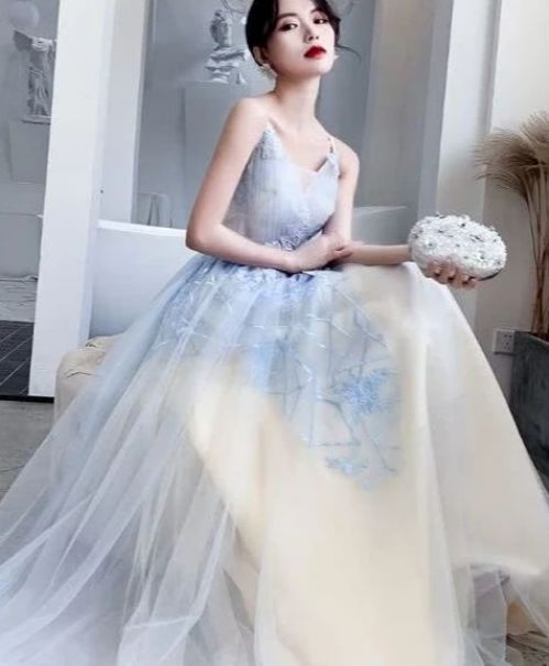 心理测试:你最想穿上哪款伴娘服?测你最近能否喜出望外