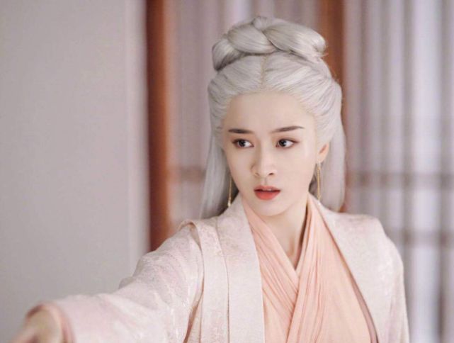 女明星白发造型多惊艳鞠婧祎唐嫣都不算啥宋茜最让人难忘