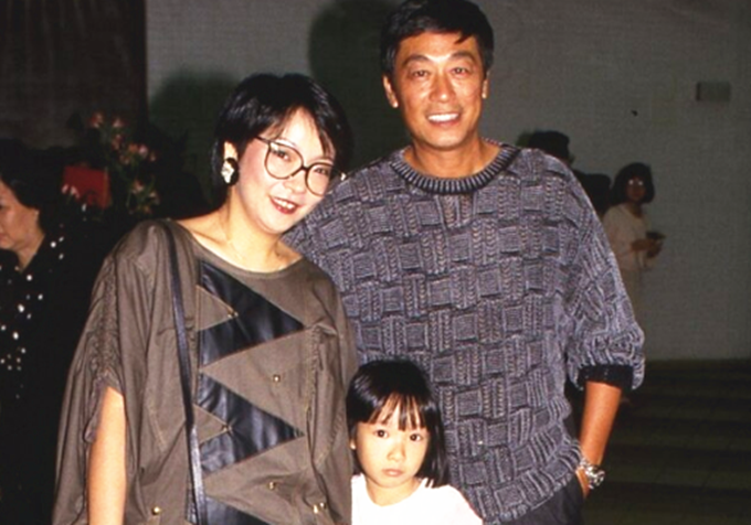 曾江74岁前妻中风,说话模糊意识不清紧急送院治疗,丈夫担心落泪