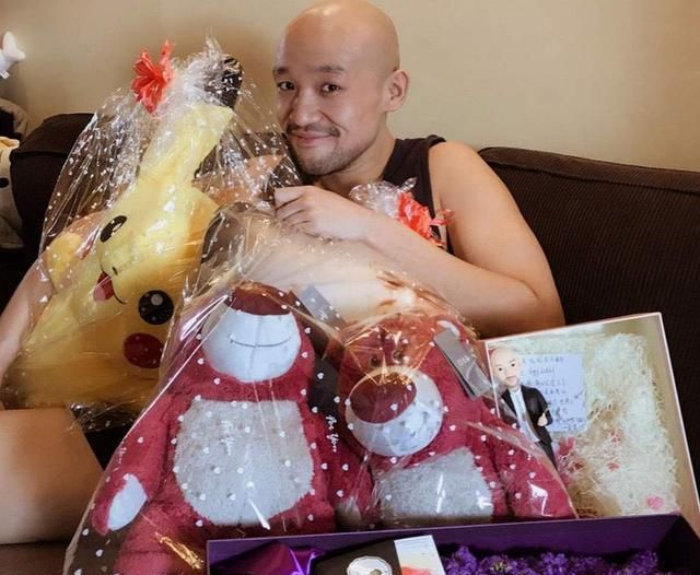 出狱后的李代沫真的变成了网络乞丐直播三句离不开刷礼物