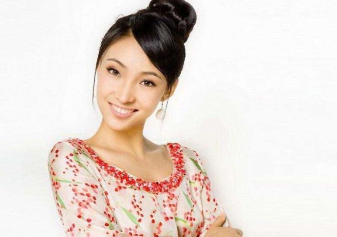 当初是豪门阔太,结婚4年被丈夫连捅三刀去世,网友却拍手叫好!