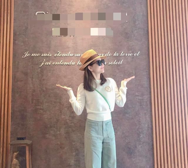 天王嫂品味差?昆凌晒一家三口出游照,却因打扮被吐槽太土休闲区蓝鸢梦想 - Www.slyday.coM 天王嫂品味差?昆凌晒一家三口出游照,却因打扮被吐槽太土休闲区蓝鸢梦想 - Www.slyday.coM