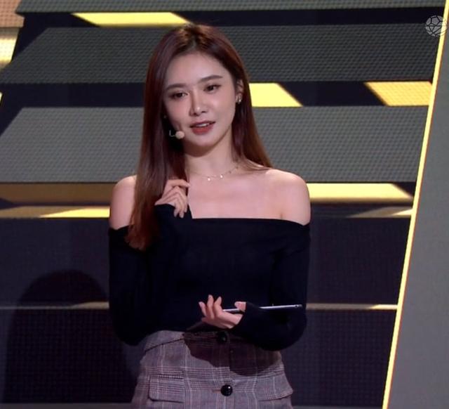 美娜今天上热搜!nba美丽女主播,解说专业,相貌美艳