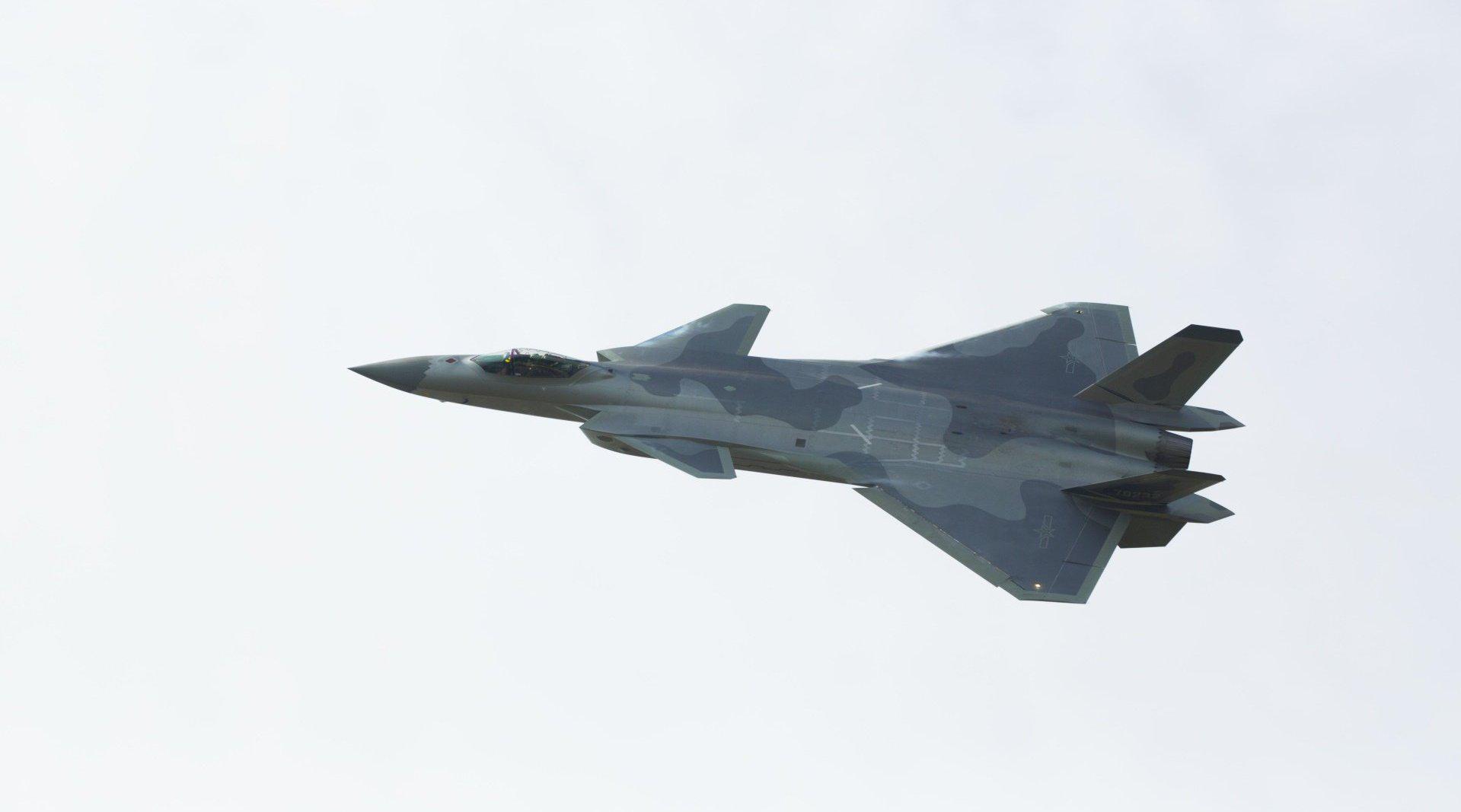 美国6代机已经成功首飞,歼20遇到对手?