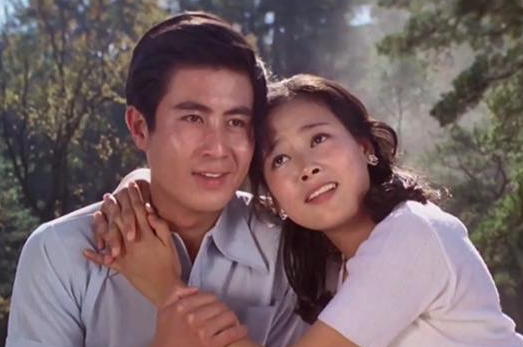 特别是郭凯敏与张瑜这对"荧屏情侣"的呼声,在影迷中间达到高潮……在