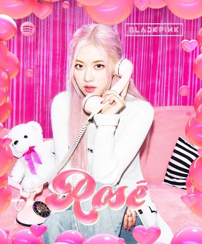 blackpink双面造型海报,lisa俏皮可爱,朴彩英的小肚腩亮了!