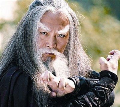 天鹰教为何能抵挡21个门派围攻十年除了白眉鹰王还有两张底牌