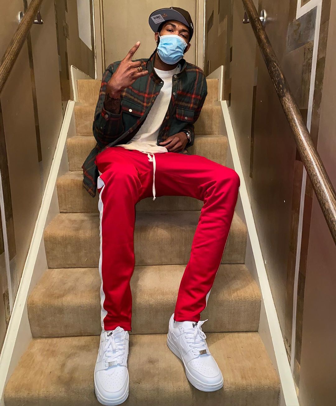 英格拉姆晒照,红裤子瞩目