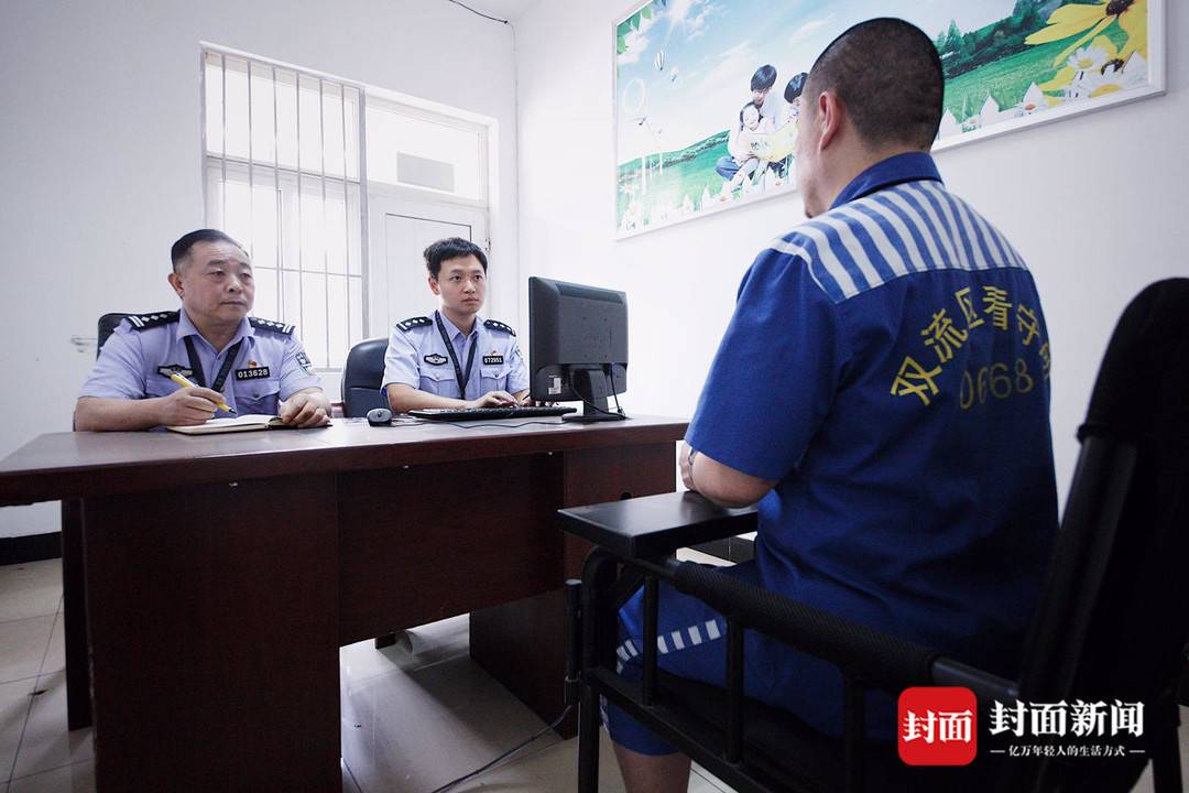 协助破案业务能手 成都双流看守所这位民警不简单|成都_新浪新闻