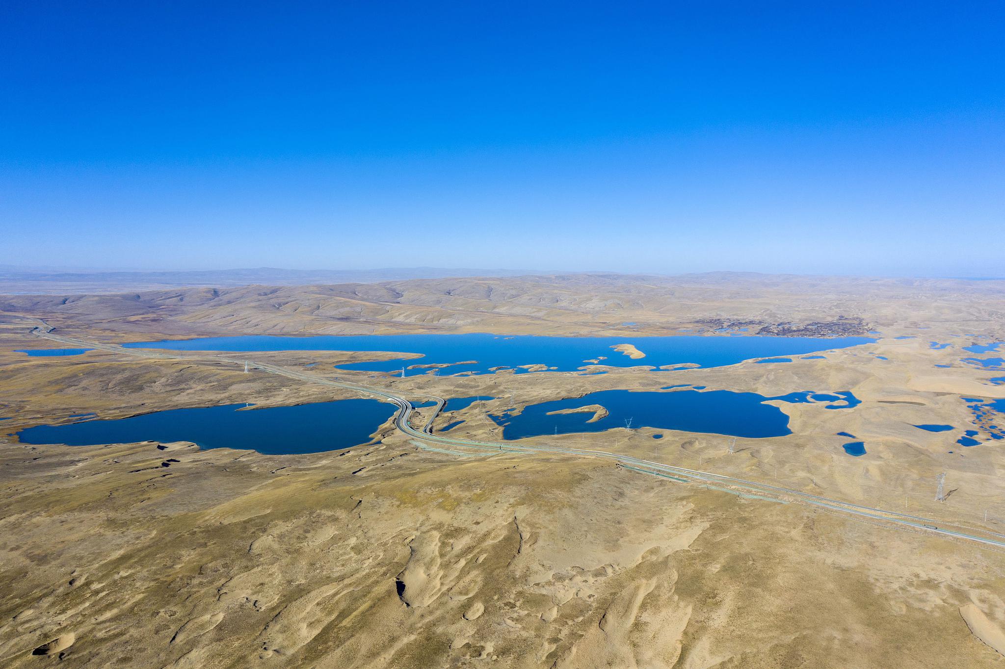 航拍青海果洛玛多县黄河源头 延绵百公里