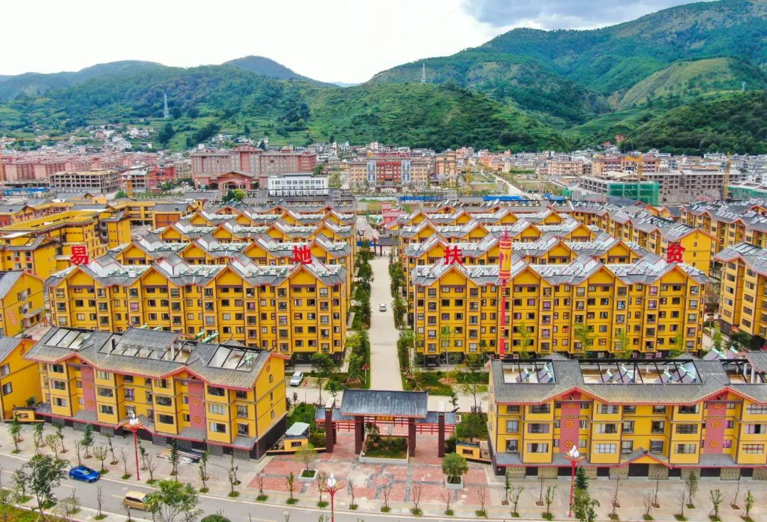 在宁蒗县政府所在地大兴镇,异地搬迁集中安置点三期在当地是体量很大