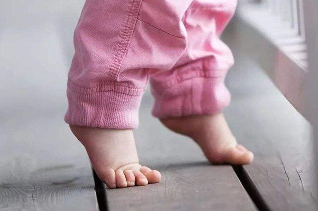 不过鞋子这种东西会随着脚型改变,每个宝宝的脚型还有走路姿势都不一