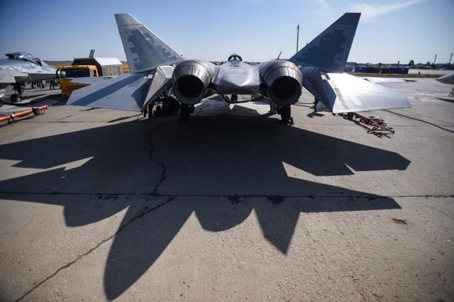 细品苏57:铆钉整齐细致,驳斥工艺低劣说法,只是弹仓仍未公开