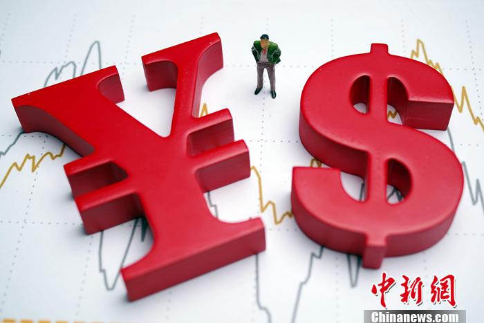 人民币和美元资料图.来源视觉中国.
