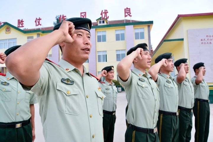 五千多个日日夜夜的坚守这是老高在成武中队的十六年