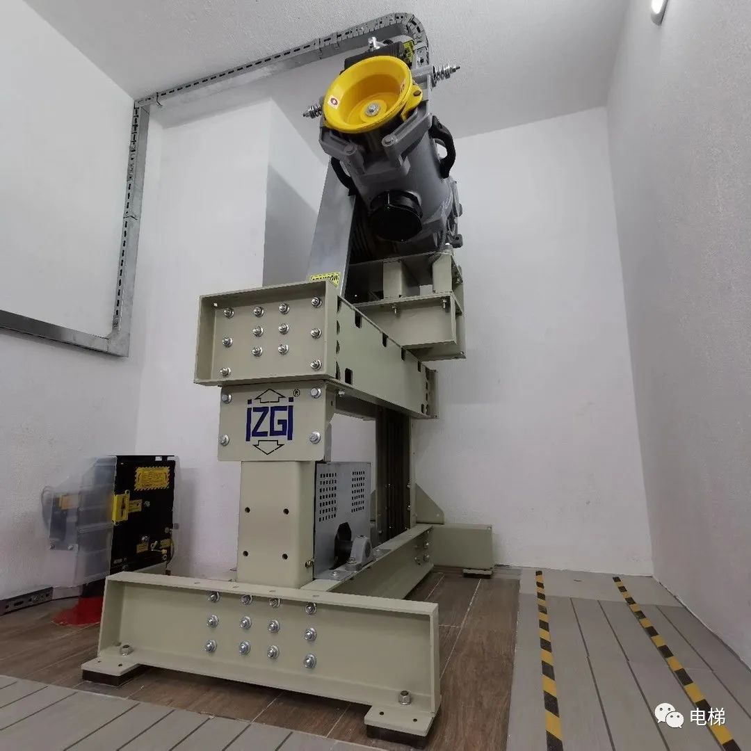 这样的电梯主机和底座,你见过吗?