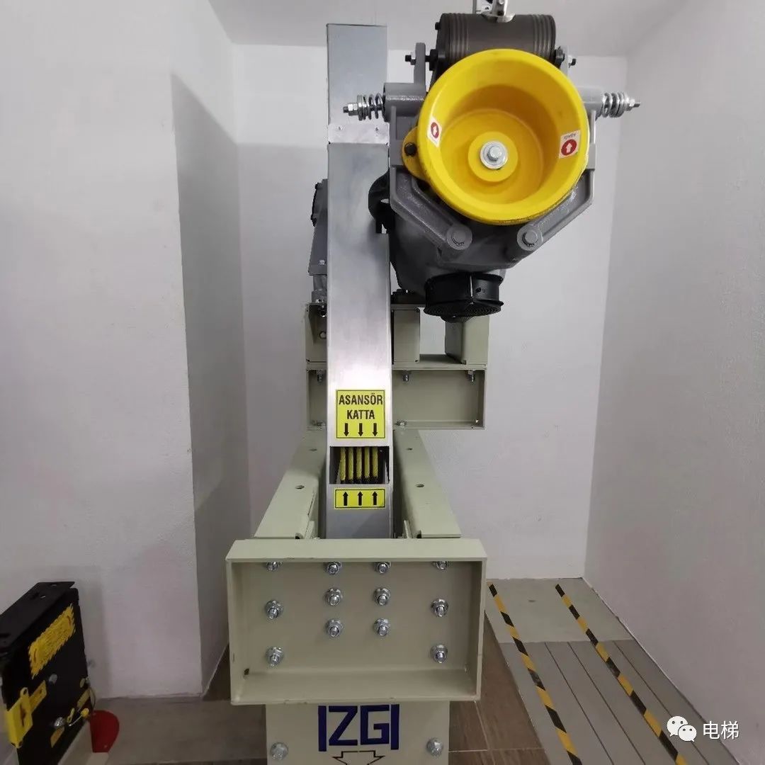 这样的电梯主机和底座,你见过吗?